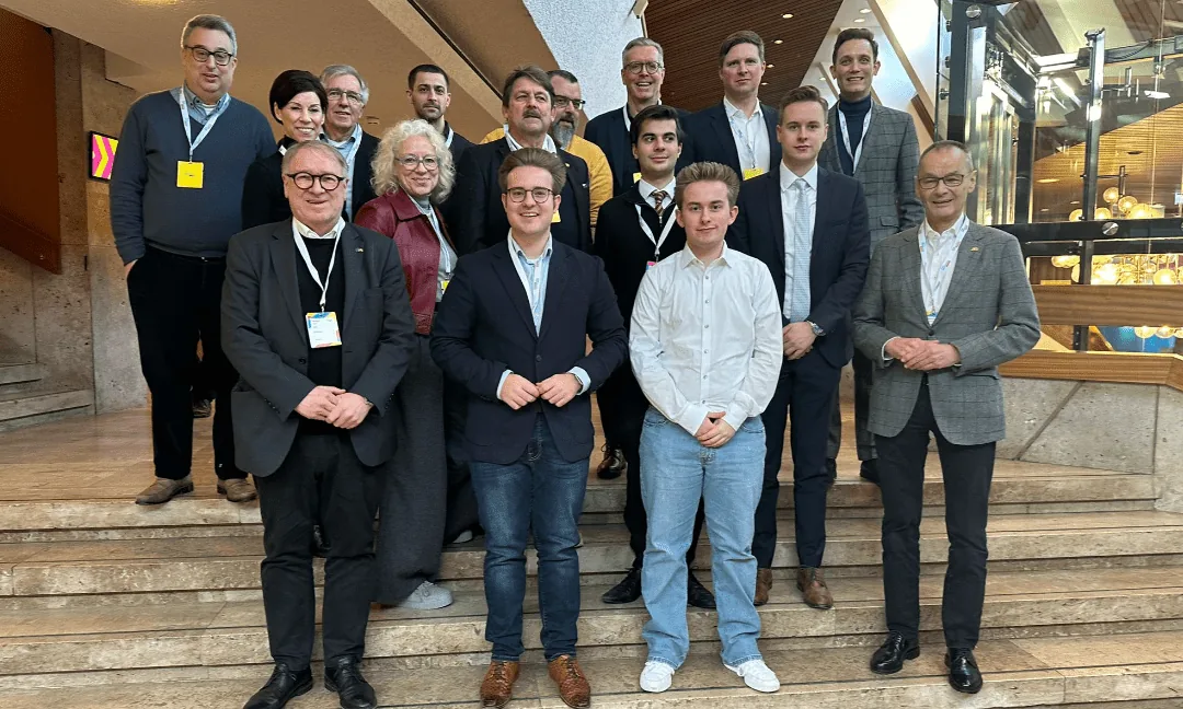 Gruppenfoto von Mitgliedern des FDP-Kreisverbands Böblingen beim Landesparteitag